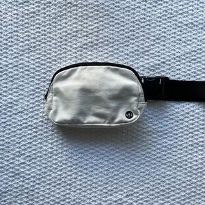 OG Everywhere Belt Bag 1L Angel Wing/Black